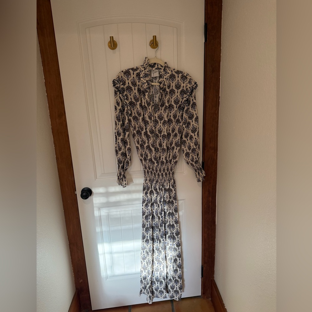 Finley Mary Jane Vintage Medallion Print Blouson Midi Dress